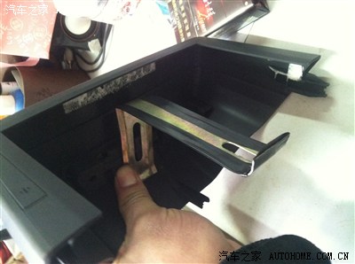 【图】请教,中控上的空调风管怎么拆下来啊!