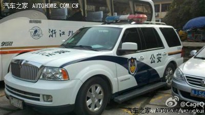 林肯警车 图个热闹 见怪不怪