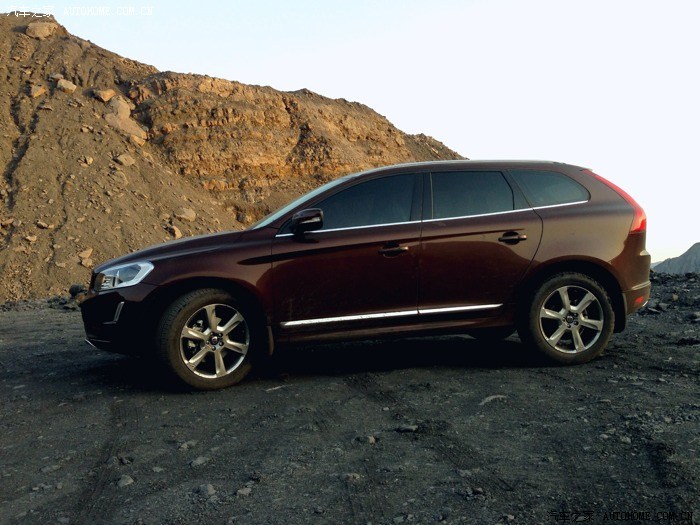2014款xc60t6智逸醇咖色黑棕内作业