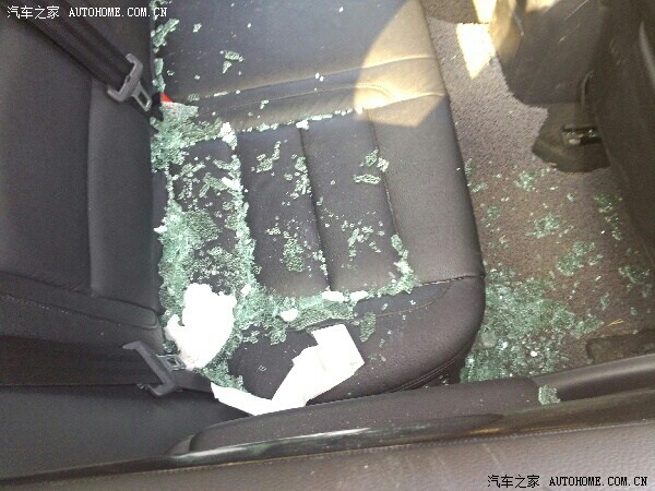 【图】晚上车窗玻璃被砸了!