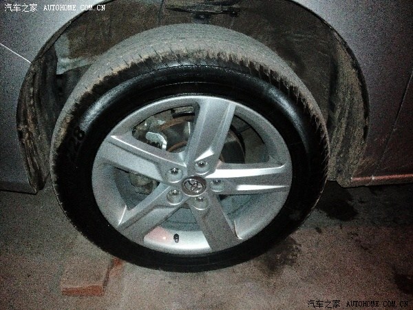【图】锐志16寸轮毂和215 60R16轮胎上身_长