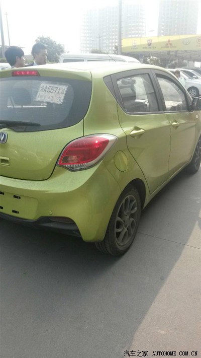 看长安致尚XT 偶遇新奔奔旋钮自动挡苹果绿