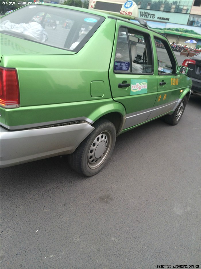 路遇捷达和s60撞车 车祸高清图片