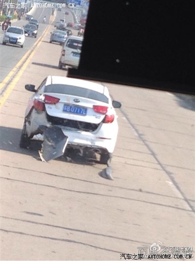 今天在网上看到这张图片,人肉搜索可怜的车主