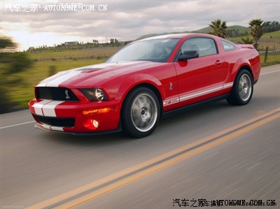 威尔史密斯在《我是传奇》中驾驶的是2007款的福特野马shelby gt500