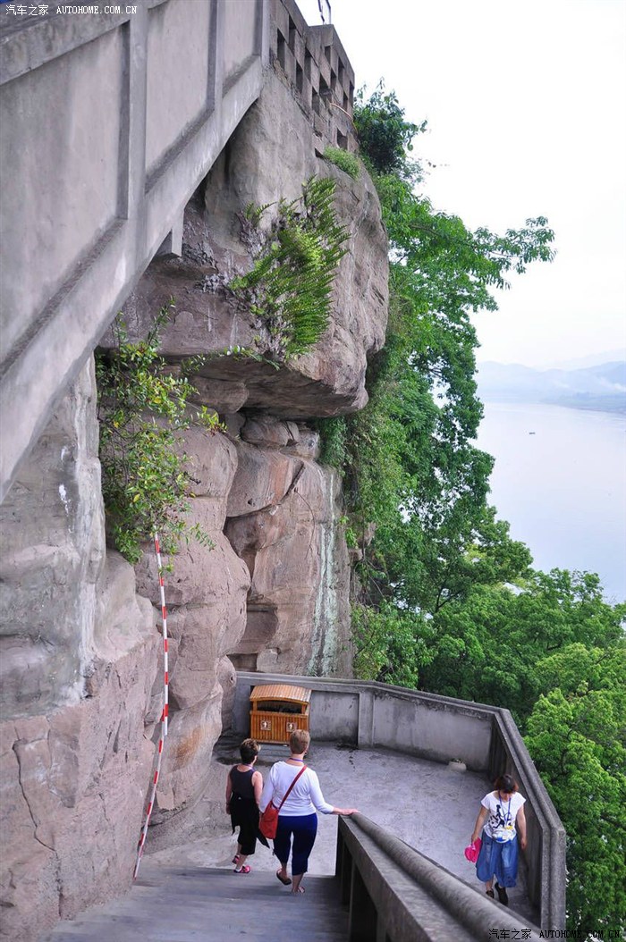 逛世界八大奇异建筑忠县石宝寨