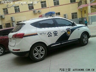 图 小区停的s5警车