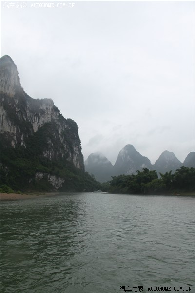 舟行碧波上 人在画中游 桂林之《漓江游》_湖