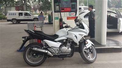 河南商丘GW250S冰川白提车作业及上牌