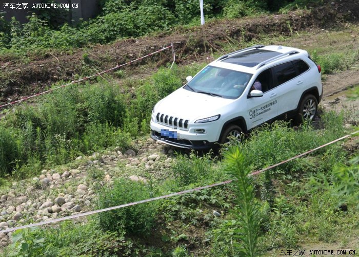 jeep自由光 端午挑战成都318越野赛道