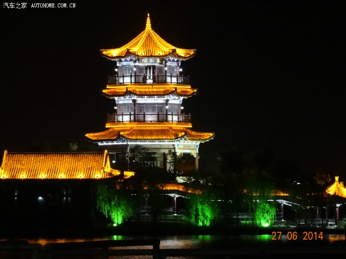 山东聊城东昌湖西北角部分夜景.