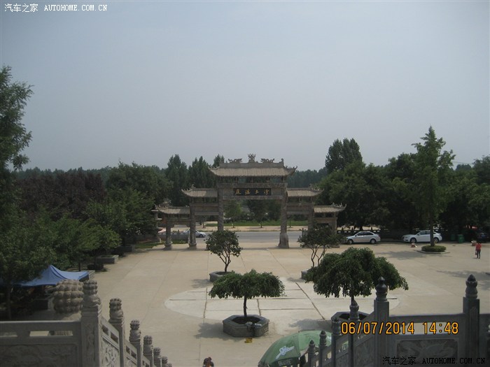 不知香积寺,数里入云峰