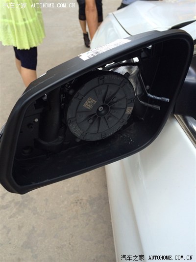 这样损伤的话,去4S店修车大概需要多少钱。