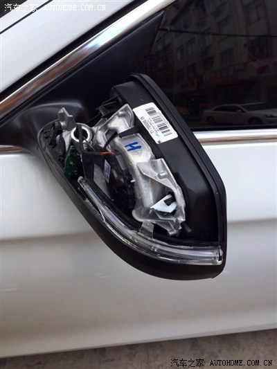 这样损伤的话,去4S店修车大概需要多少钱。_