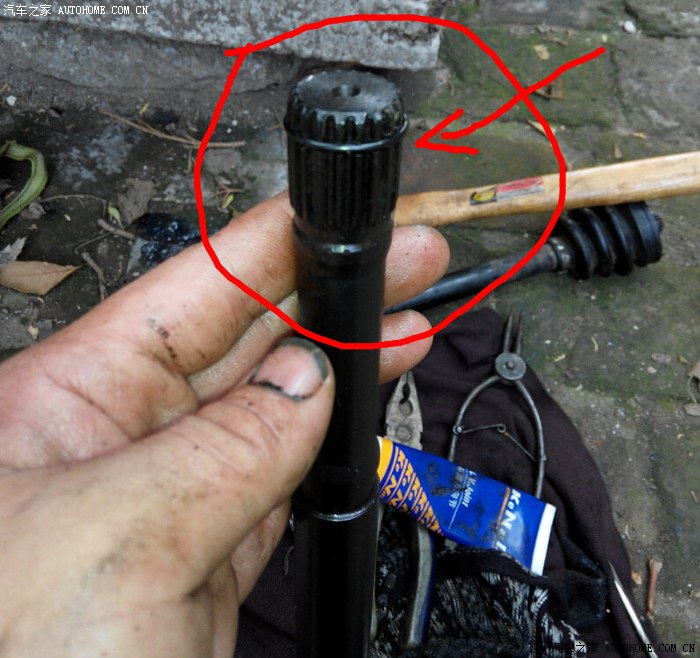 切记,传动轴外球笼侧定要安装卡簧,否则激烈驾驶传动轴容易
