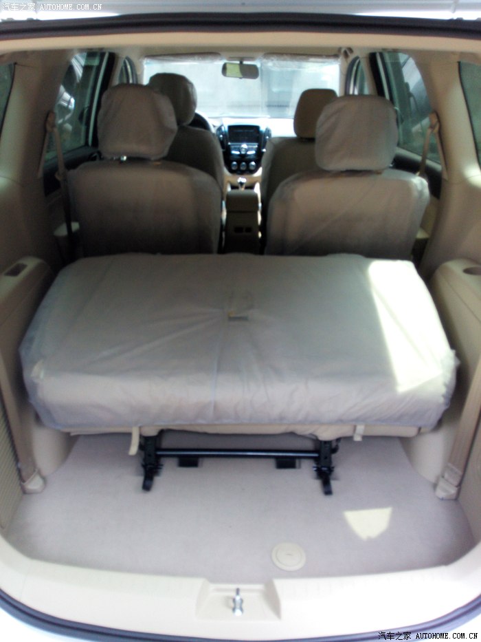 我家买的TCL7300A液晶电视屏幕上半部出现横