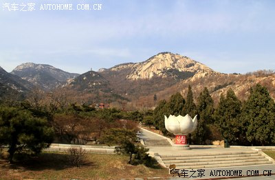 莲花山景区门门首莲花山匾额中石题写