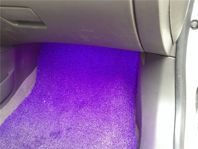 脚底灯也是同样,由于脚垫是紫色的
