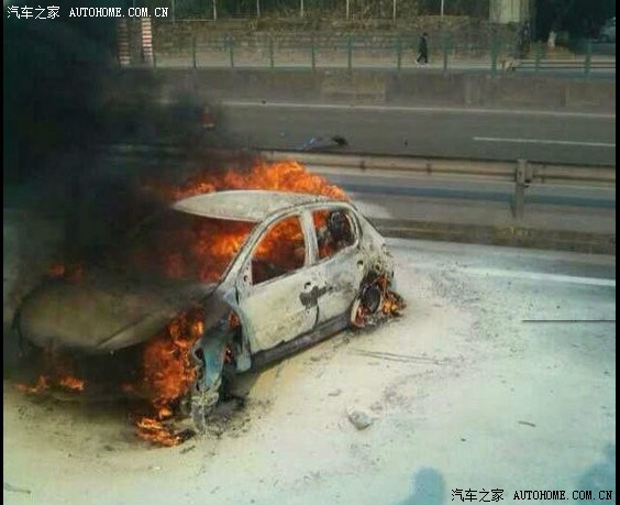 【图】夏蓉高速轿车起火3人亡(这这不是F0吧