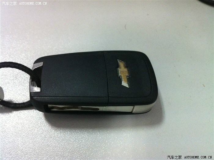 【图】爱唯欧车钥匙更换电池(型号CR2032)