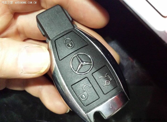 【图】奔驰2011款C200时尚型钥匙更换电池及