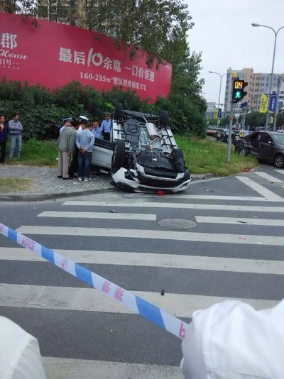 75更新视频直接解说,凯越一个没爆(已碰撞气囊狂人警方翻车图片