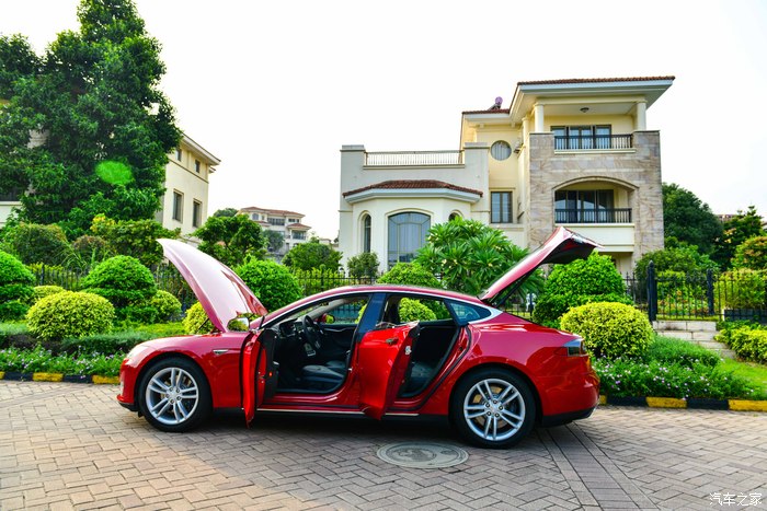 高清大片来袭!红色特斯拉S85提车作业!楼主当