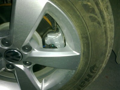 踏破铁鞋无觅处,得来全不费工夫,解决前轮异响