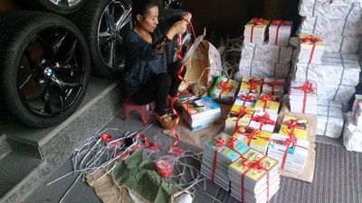 鞍山白马汇2014向贫困学校捐书献爱心_宝马5