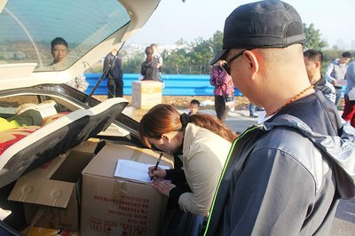 【洛阳车友会】下乡送温暖助教摘苹果大型自驾