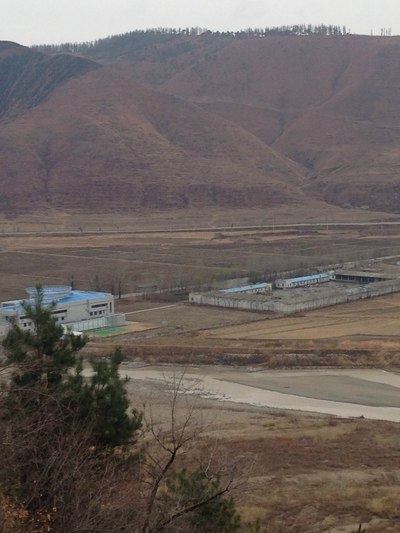 对面是金一胖的国家朝鲜民主主义共和国。