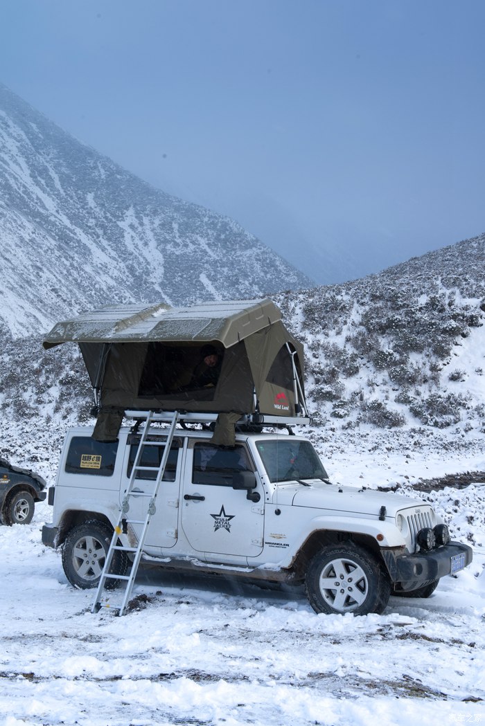 牧马人自驾游装备--秋野地车顶帐篷,甘肃玛雅雪山露营之旅
