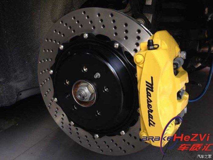 后轮是保时捷卡宴4.8t后面的卡钳,brembo大四