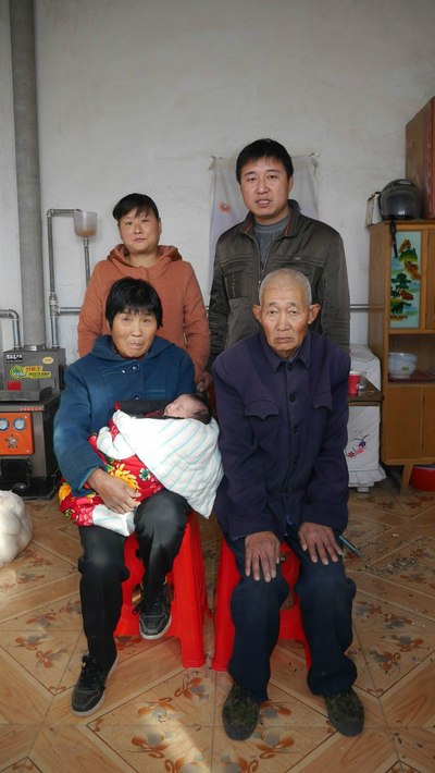 回高阳老家 <em>表姐</em>家<em>孩子</em>满月了。(农村气息浓厚