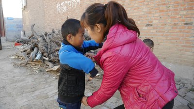 回高阳老家 <em>表姐</em>家<em>孩子</em>满月了。(农村气息浓厚