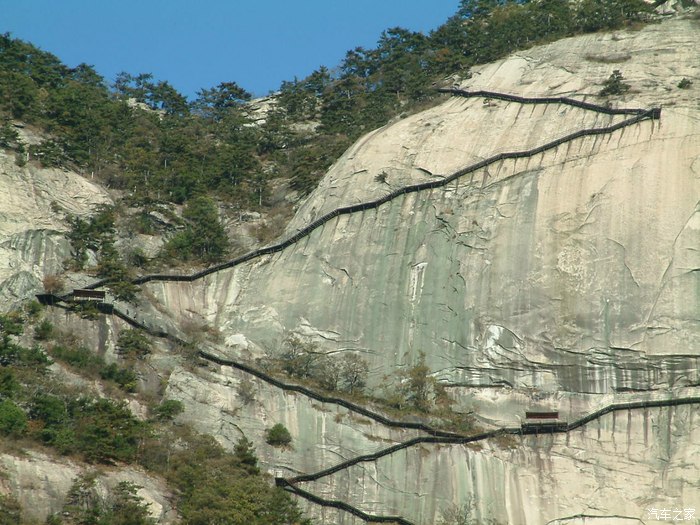 白马峰栈道,很是壮观.敢,爬动.