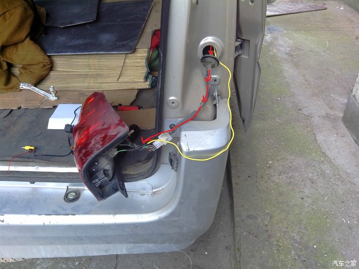 五菱荣光安装倒车影像实例,自己动手安装倒车摄像头(蓝天聪)