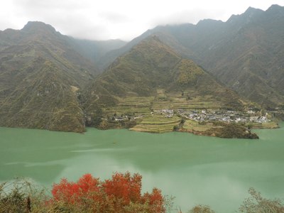 碧口镇到文县段沿路水库(白龙江)风景美