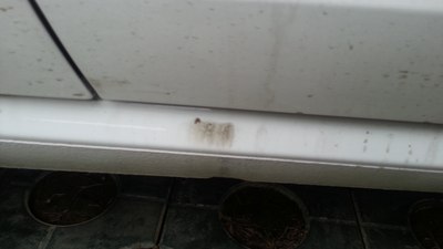 高71.4t自豪主副驾驶车门下面总有油迹,求高手