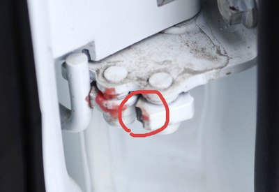 三段铰链部分有磨损 我神经大条了 你们的车是