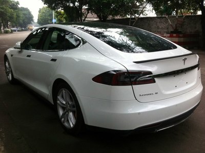 佛山特斯拉 Tesla Model S 划痕修复 有钱不任性