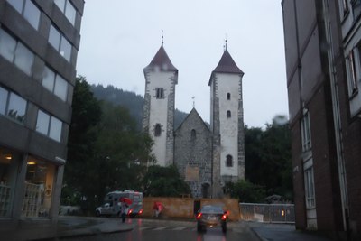 带上86岁老妈,穷游欧亚34国,吃住车上。_自驾