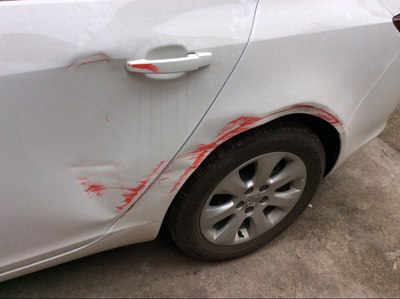 【图】车被撞了怎么办?