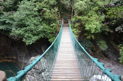 布袋山风景区,主要由弥勒谷景区,古村落景区和布袋溪漂流三大景区