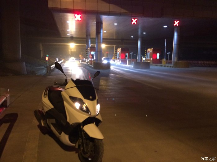 【图】银刃误闯高速,被高速交警一路护送下去