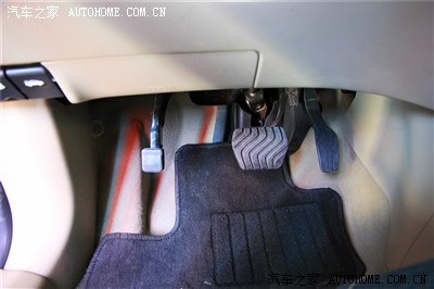 【图】新奇骏脚踏式驻车踏板位置不合理的!