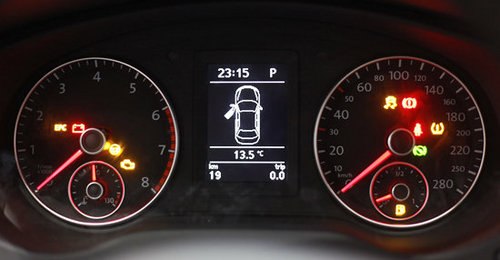 【大众速腾仪表盘有个指示灯光亮,求帮助,谢谢