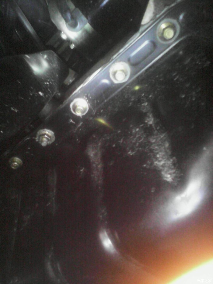 【图】发动机和油底壳渗油的有木有?_北汽威