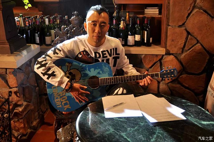 【图】汪茜担任马博《菊花爆满山》MV女一号