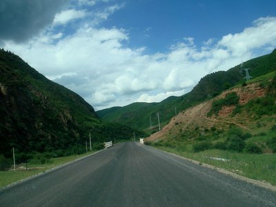 甘肃s313省道沿途路景.路面不错.